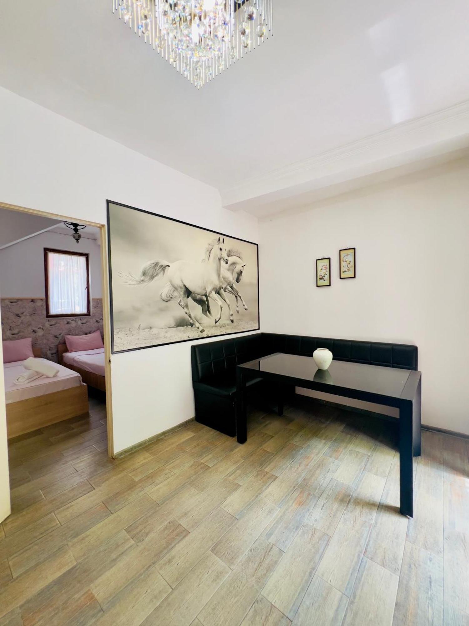 Apartment Maisi Batumi Luaran gambar