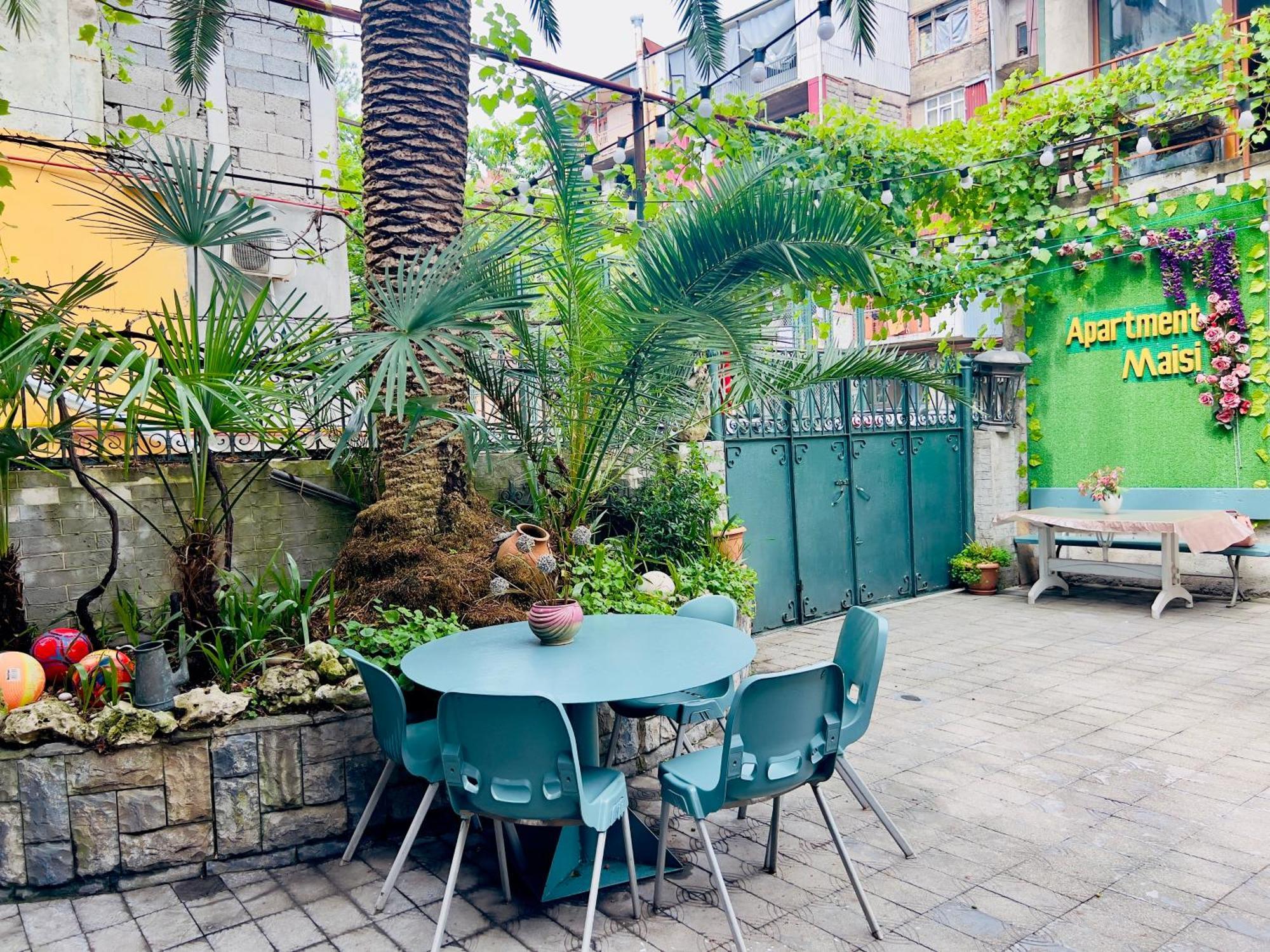 Apartment Maisi Batumi Luaran gambar