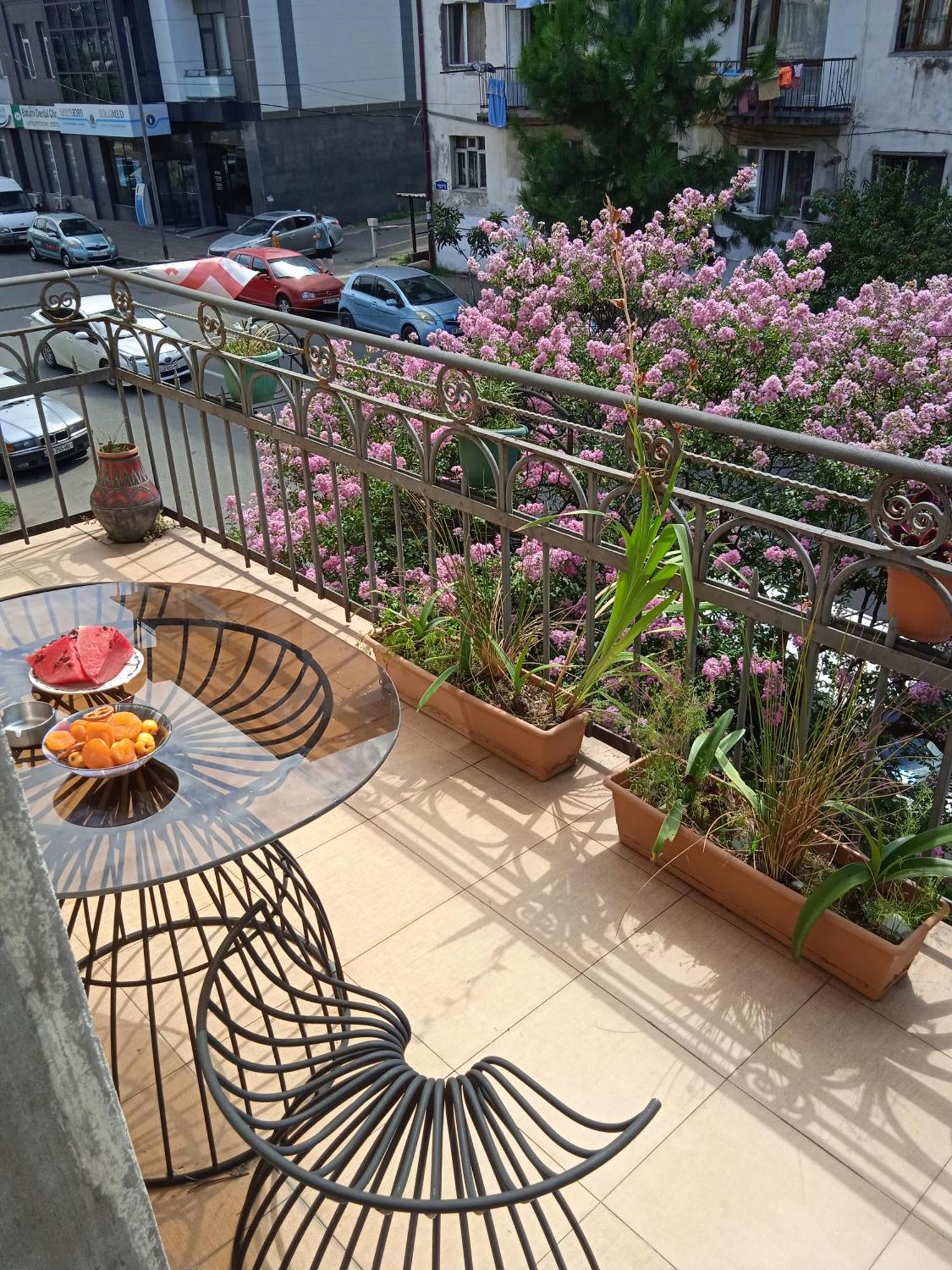 Apartment Maisi Batumi Luaran gambar